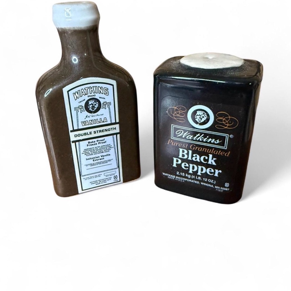 Watkins Double Strength Black Pepper and Vanilla Salt and Pepper Shaker Set